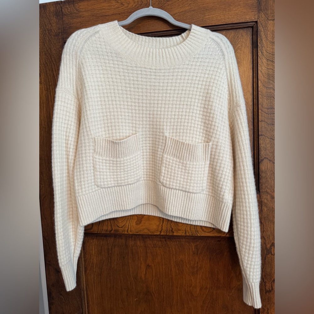 Everlane Cropped Crew Neck Recycled Cashmere Sweater